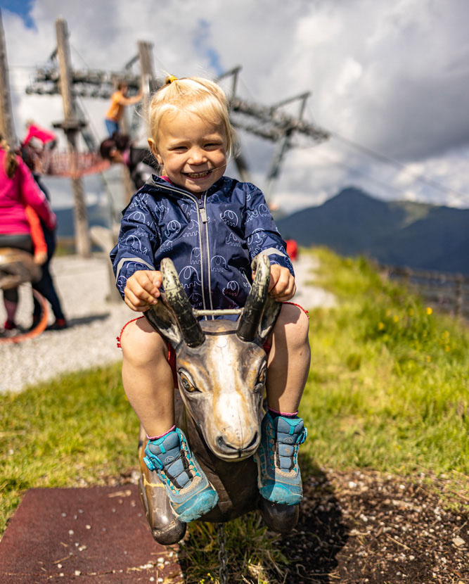 Gipfelspielplatz am Zwölferkogel - Familienurlaub in Saalbach Hinterglemm