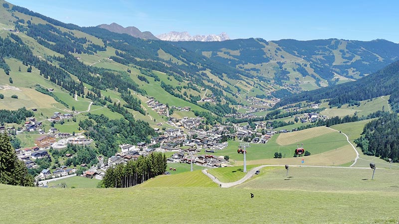 Die wunderschöne Aussicht bei der Heuarbeit am Zwölferkogel