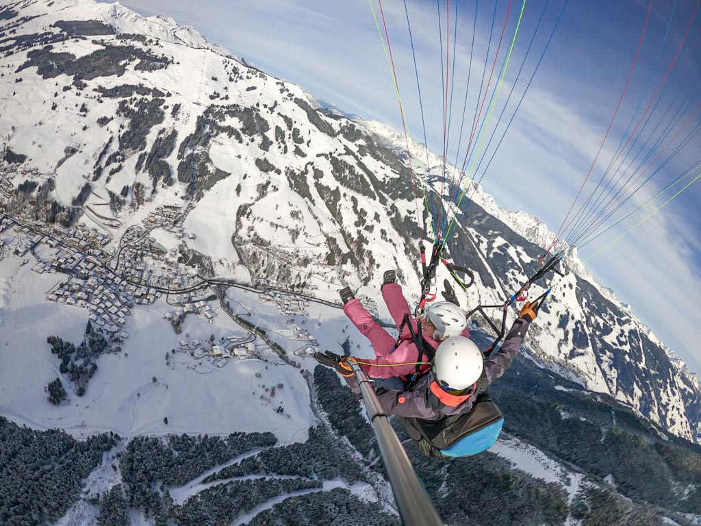 Paraglider mit Gast