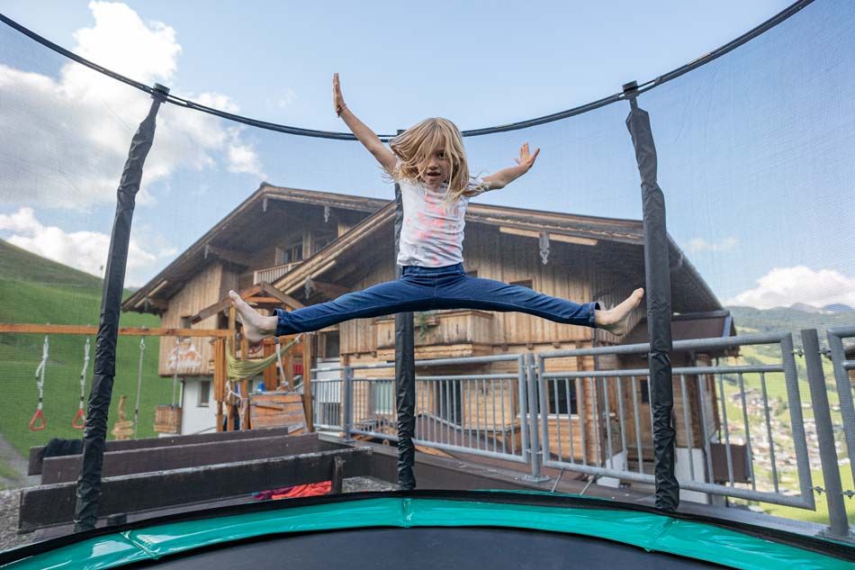 Trampolin am Kinderspielplatz