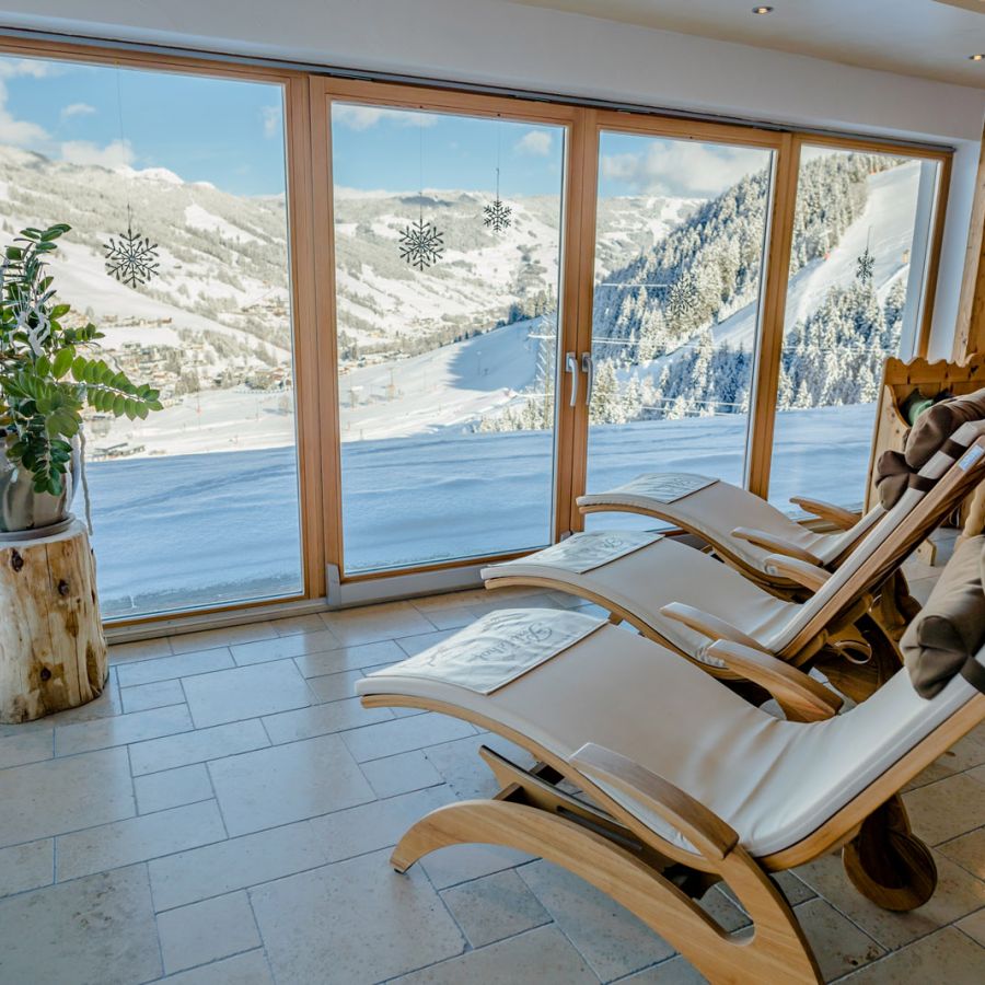 Aussicht aus dem Wellnessbereich - Top Sauna in Saalbach