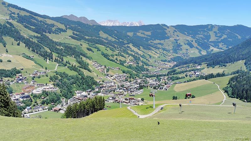 Die wunderschöne Aussicht bei der Heuarbeit am Zwölferkogel