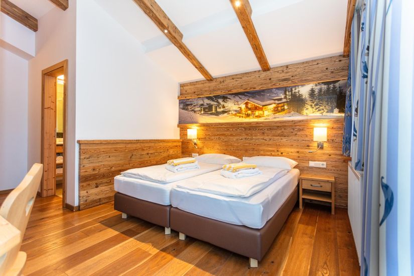 Zimmerbeispiel mit Dachschräge