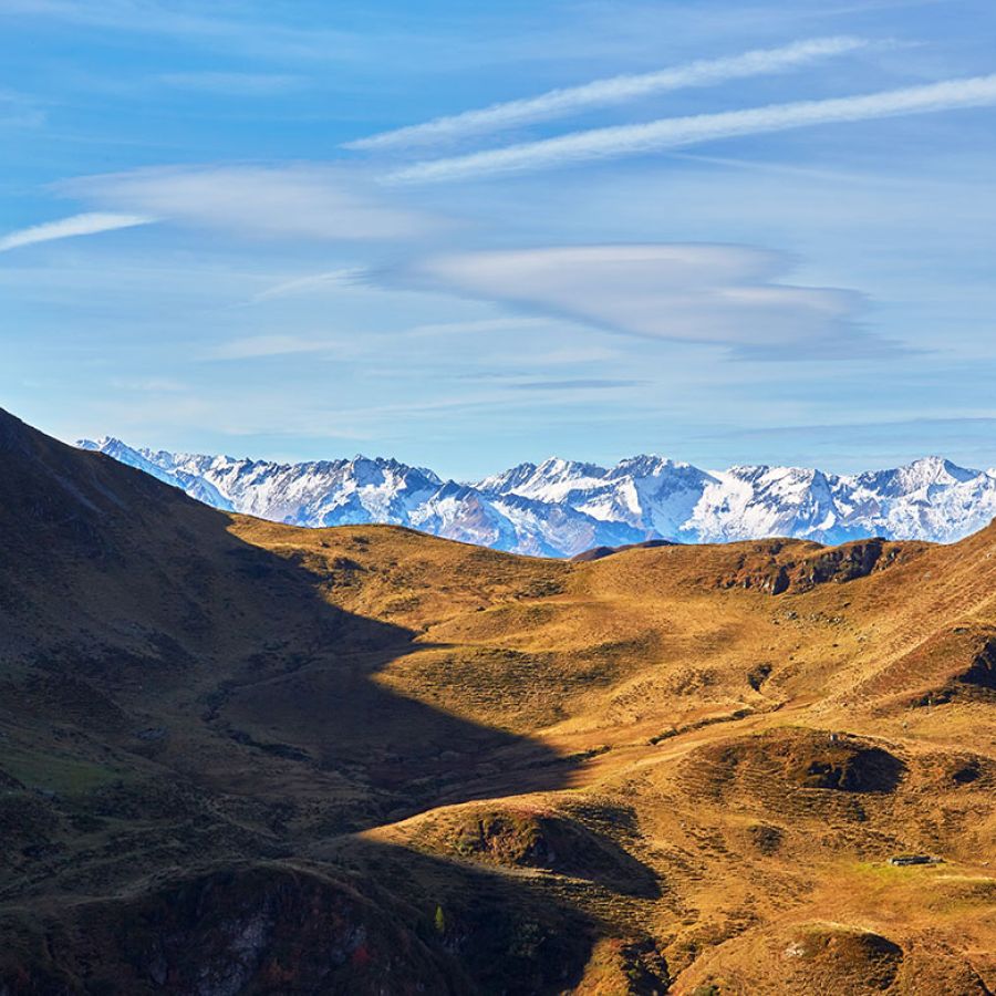 Die verschneiten Gipfel der Hohen Tauern