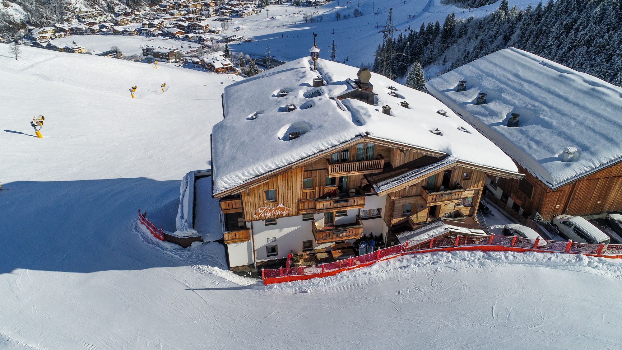 Ferienwohnungen Perfeldhof in Saalbach-Hinterglemm - Skiurlaub direkt an der Skipiste