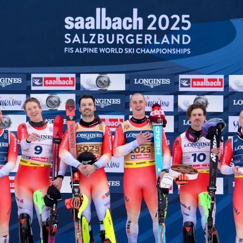 Siegerbild Team Kombi der Herren in Saalbach mit dreifach Sieg der Schweiz