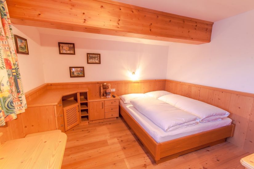 Zimmer 93 mit Doppelbett 