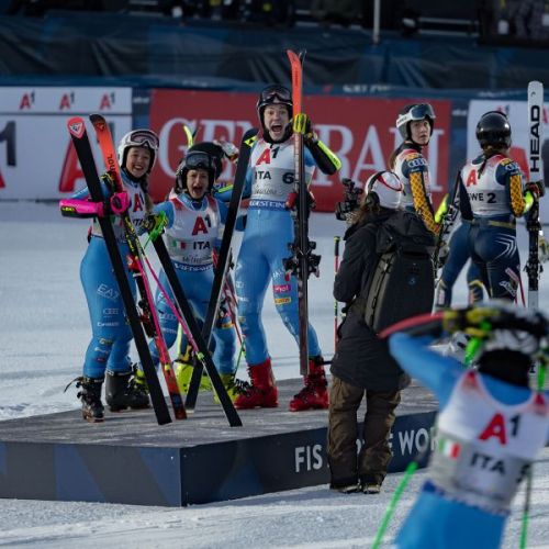 Siegerfoto von Italien beim Mixed Team Bewerb der Ski-WM 2025 in Saalbach-Hinterglemm