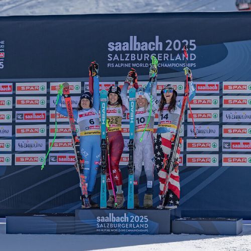 Siegerbild von Stephanie Venier nach dem Sieg im WM Super-G von Saalbach-Hinterglemm