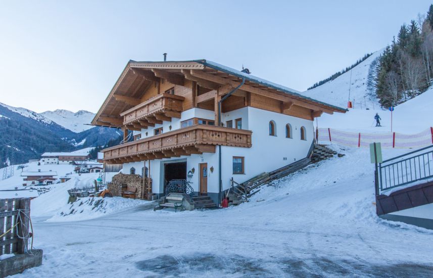 Nebenhaus des Perfeldhofs mit Doppelzimmern direkt an der Skipiste in Saalbach Hinterglemm